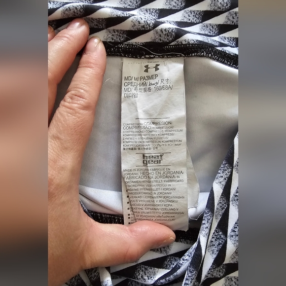 UA crop workout legging - Picture 2 of 2